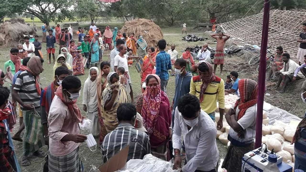 বিপর্যস্ত শ্রমজীবীদের সাহায্য করতে বিভিন্ন সংগঠনের যৌথ মঞ্চ, কর্মযজ্ঞ রাজ্যের সীমানা পেরিয়ে