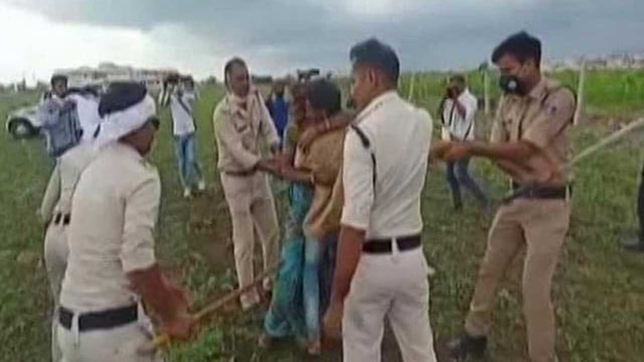 জমি কেড়ে নিল সরকার, মধ্যপ্রদেশে কীটনাশক খেয়ে আত্মহত্যার চেষ্টা দলিত দম্পতির