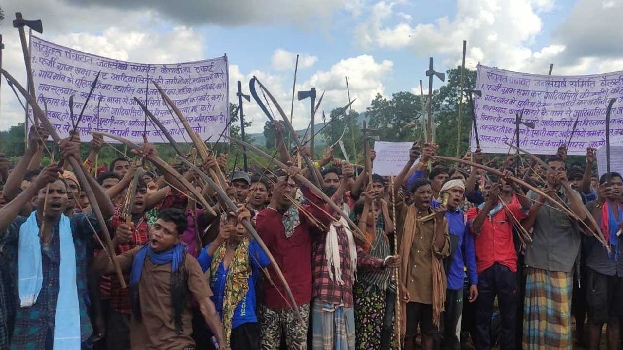 লোহার খনি ও পুলিশ শিবিরের বিরুদ্ধে আদিবাসীদের মিছিল-সভা ছত্তীসগঢ়ের দান্তেওয়াড়ায়