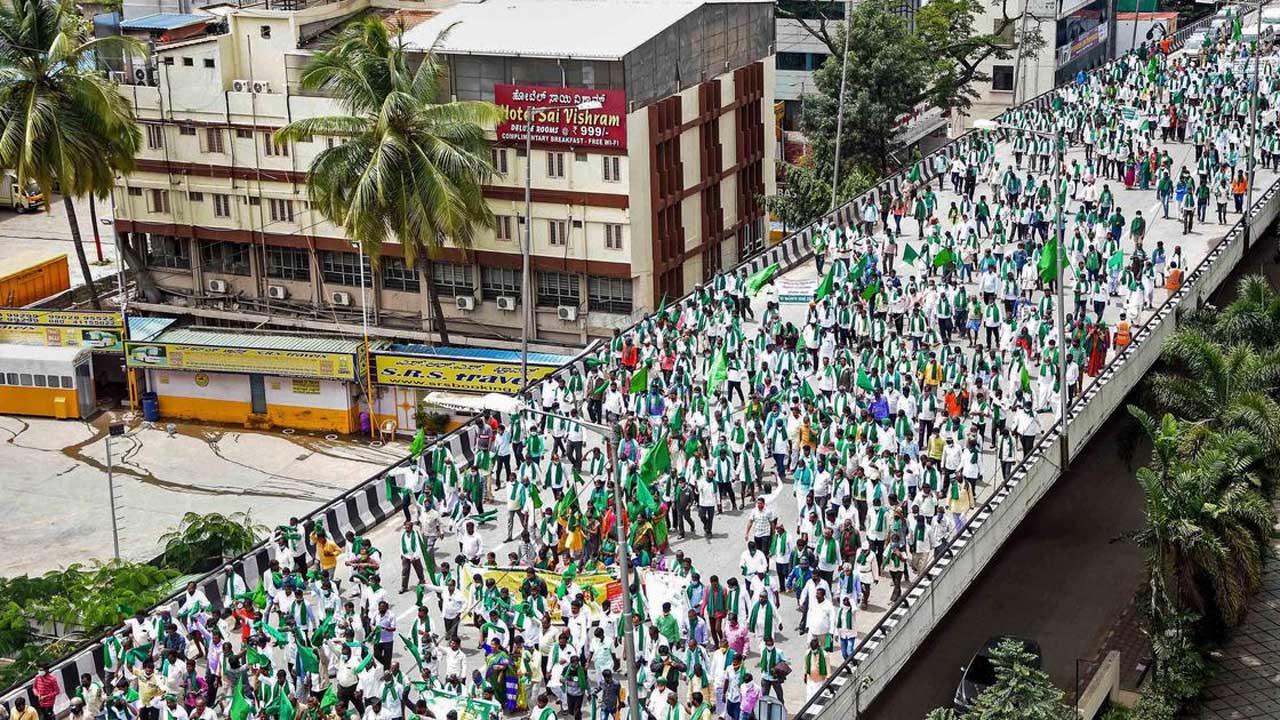 নয়া কৃষি বিল: কর্পোরেট রাজকে ঠেকাতে হবে, পালটাতে হবে বর্তমান অবস্থাটাও